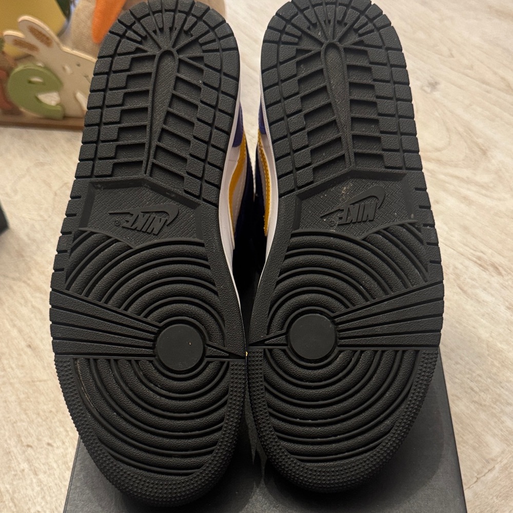 Air Jordan 1 Mid - Black, Purple & Gold - Picture 10 of 10